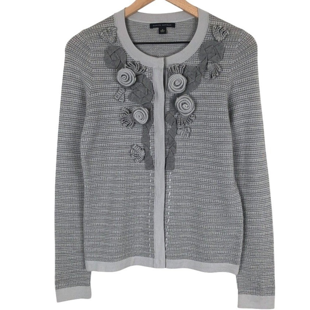 BANANA REPUBLIC 100% Merino Wool Floral Rosette Cardigan Sweater Women's S Gray